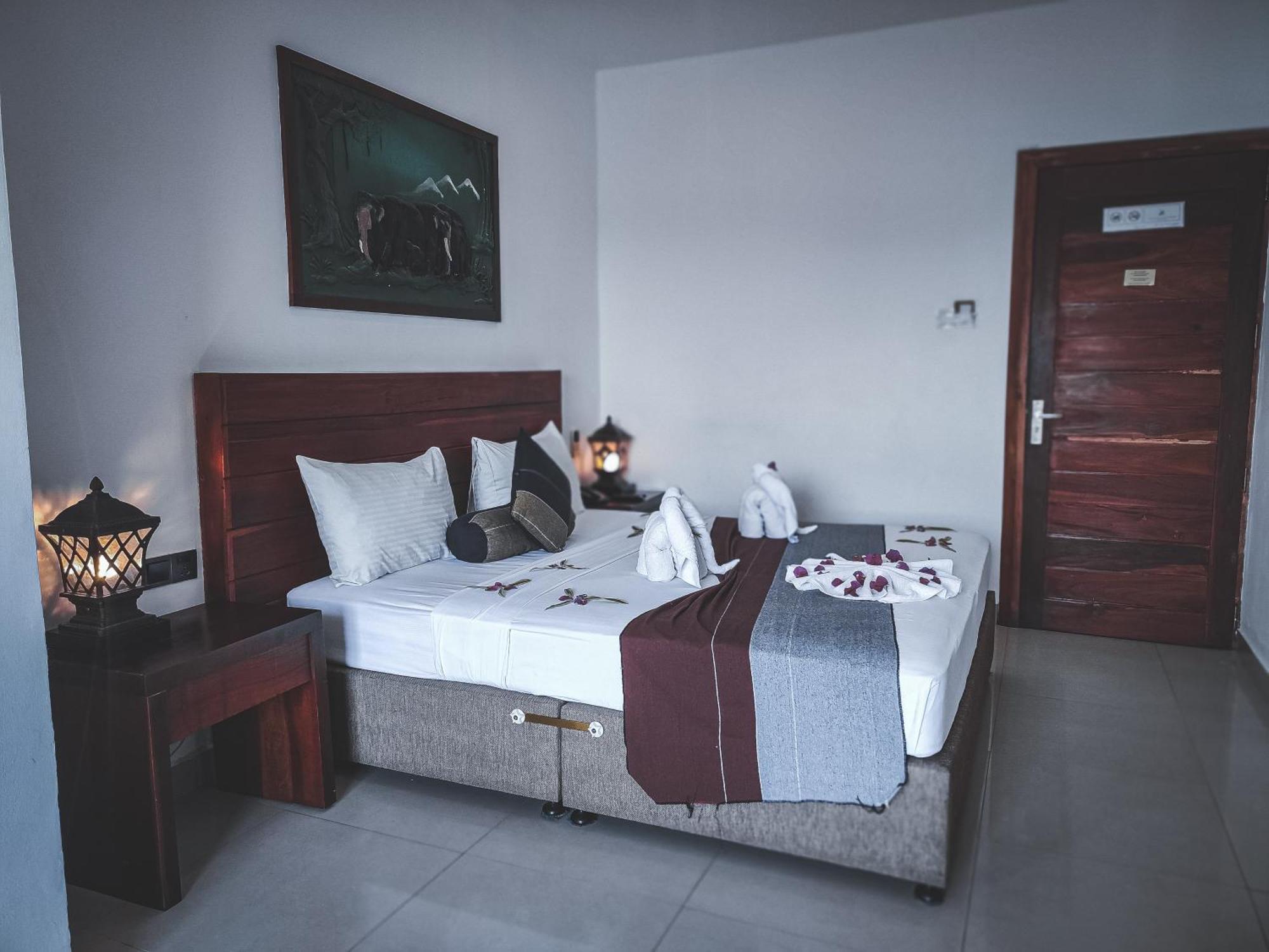 Hotel Elephant Park - New Deal! Half Off Airport Pickups Available Pinnawala  Exteriör bild