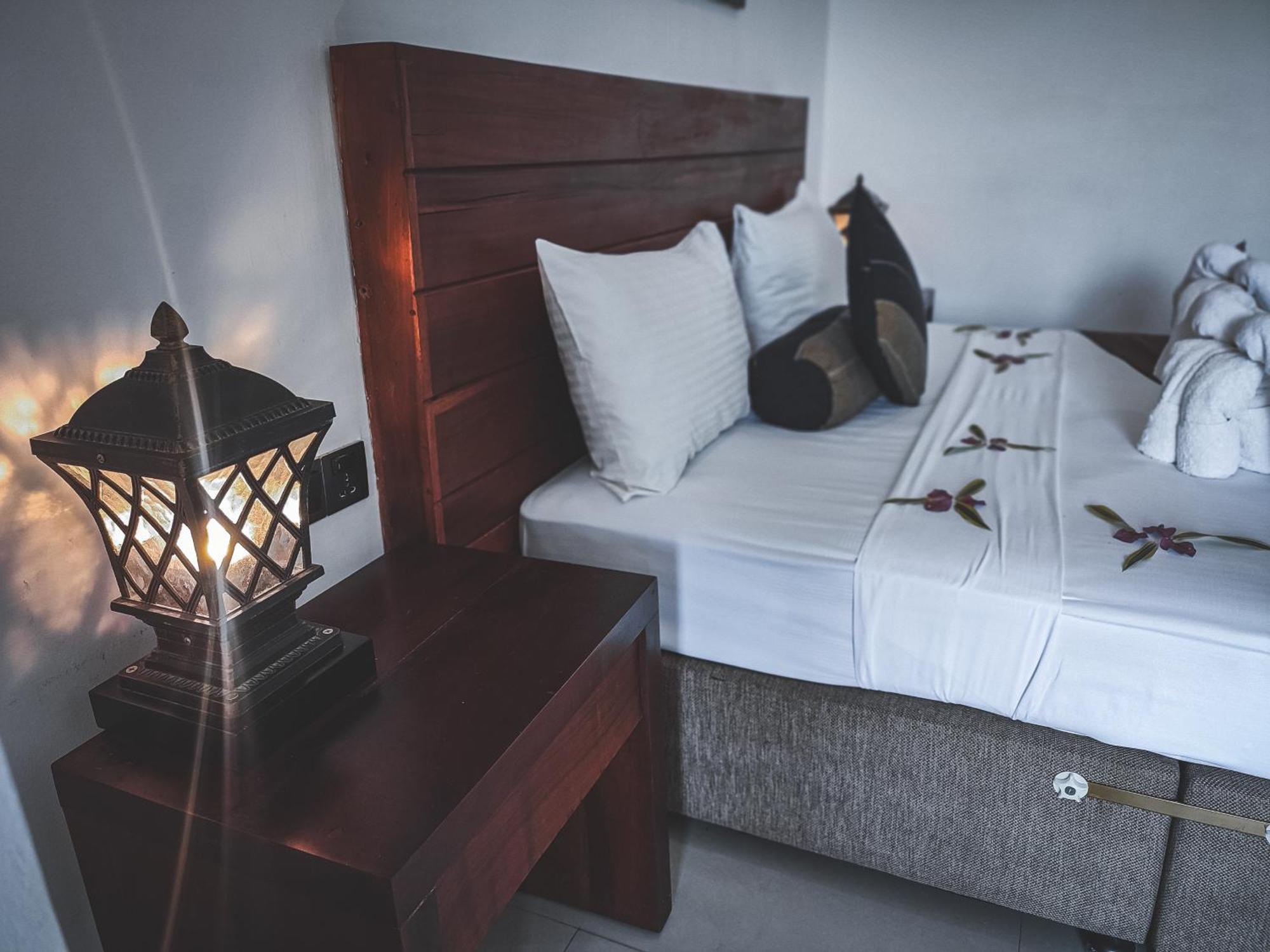 Hotel Elephant Park - New Deal! Half Off Airport Pickups Available Pinnawala  Exteriör bild