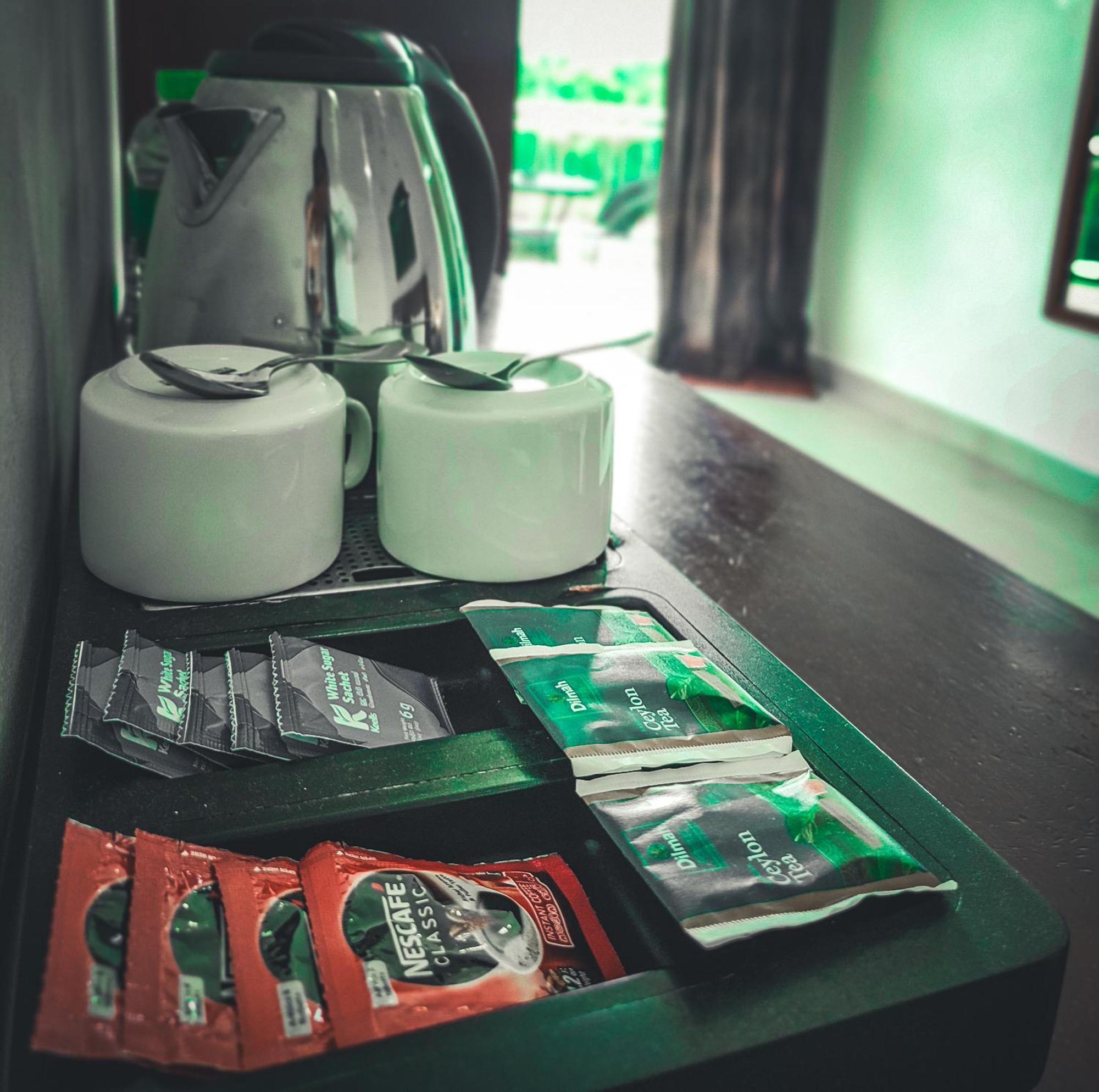 Hotel Elephant Park - New Deal! Half Off Airport Pickups Available Pinnawala  Exteriör bild