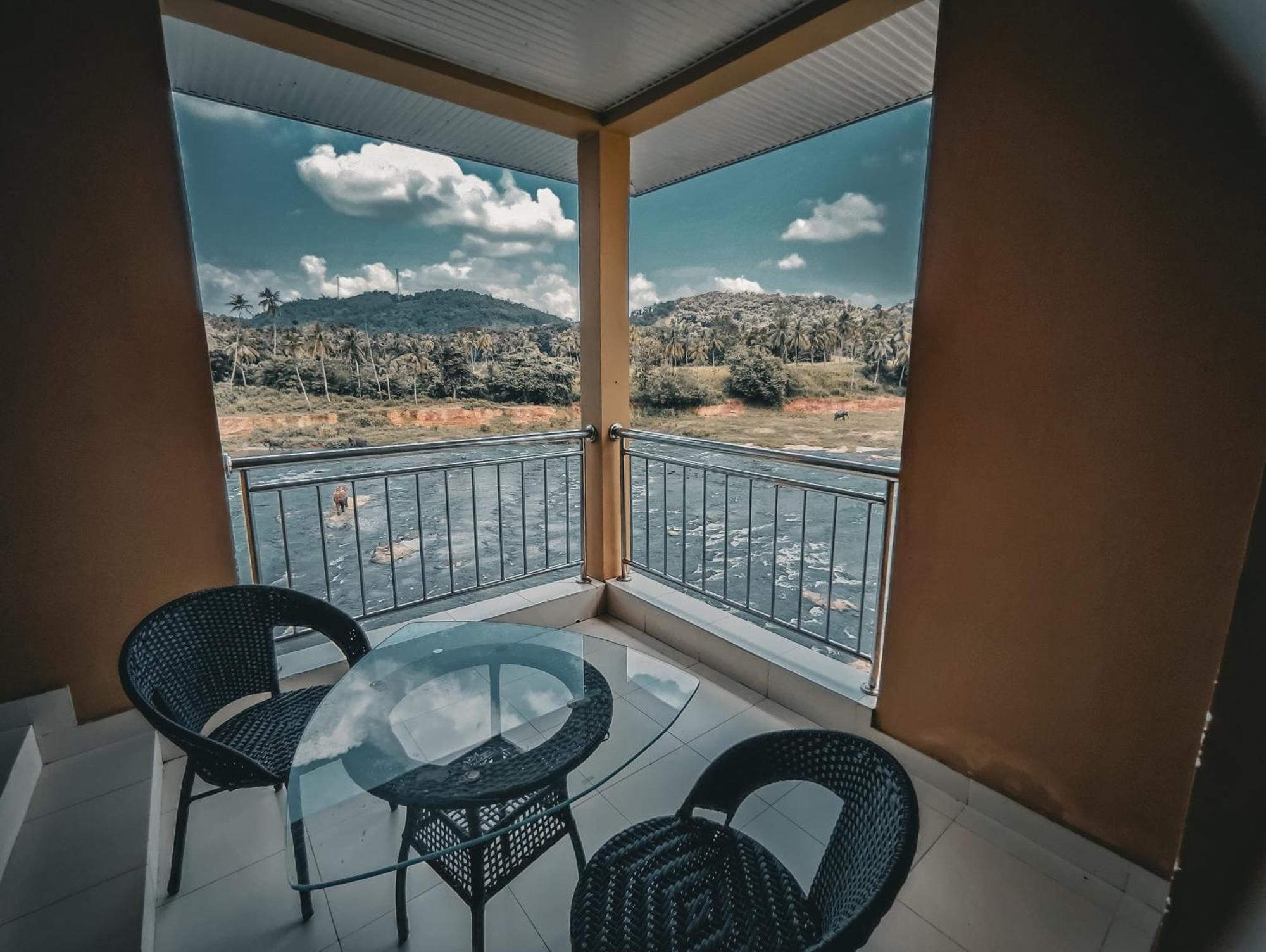 Hotel Elephant Park - New Deal! Half Off Airport Pickups Available Pinnawala  Exteriör bild